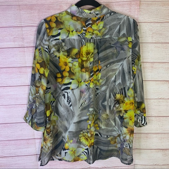 Susan Graver Button Front Floral Print Blouse Size Small - Picture 4 of 5
